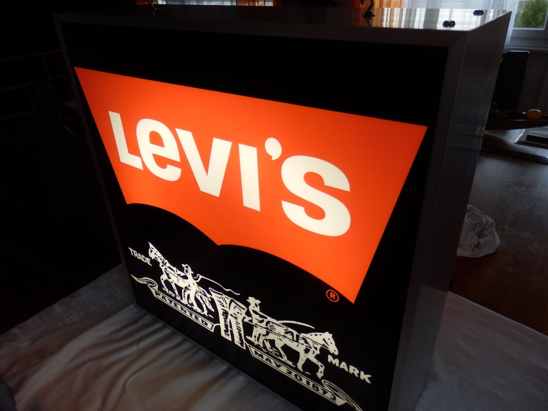 Tutte le decorazioni: Enseigne lumineuse LEVI'S vintage année 80' – Usato da Hauterive NE venduto da Davidsonson 2