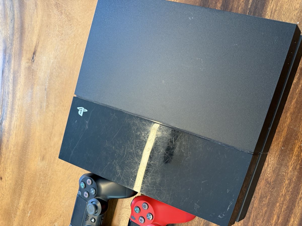 Sony Konsolen: PlayStation 4 inkl. 4 Controller – Gebraucht aus Hüttikon von Crosby8777 3