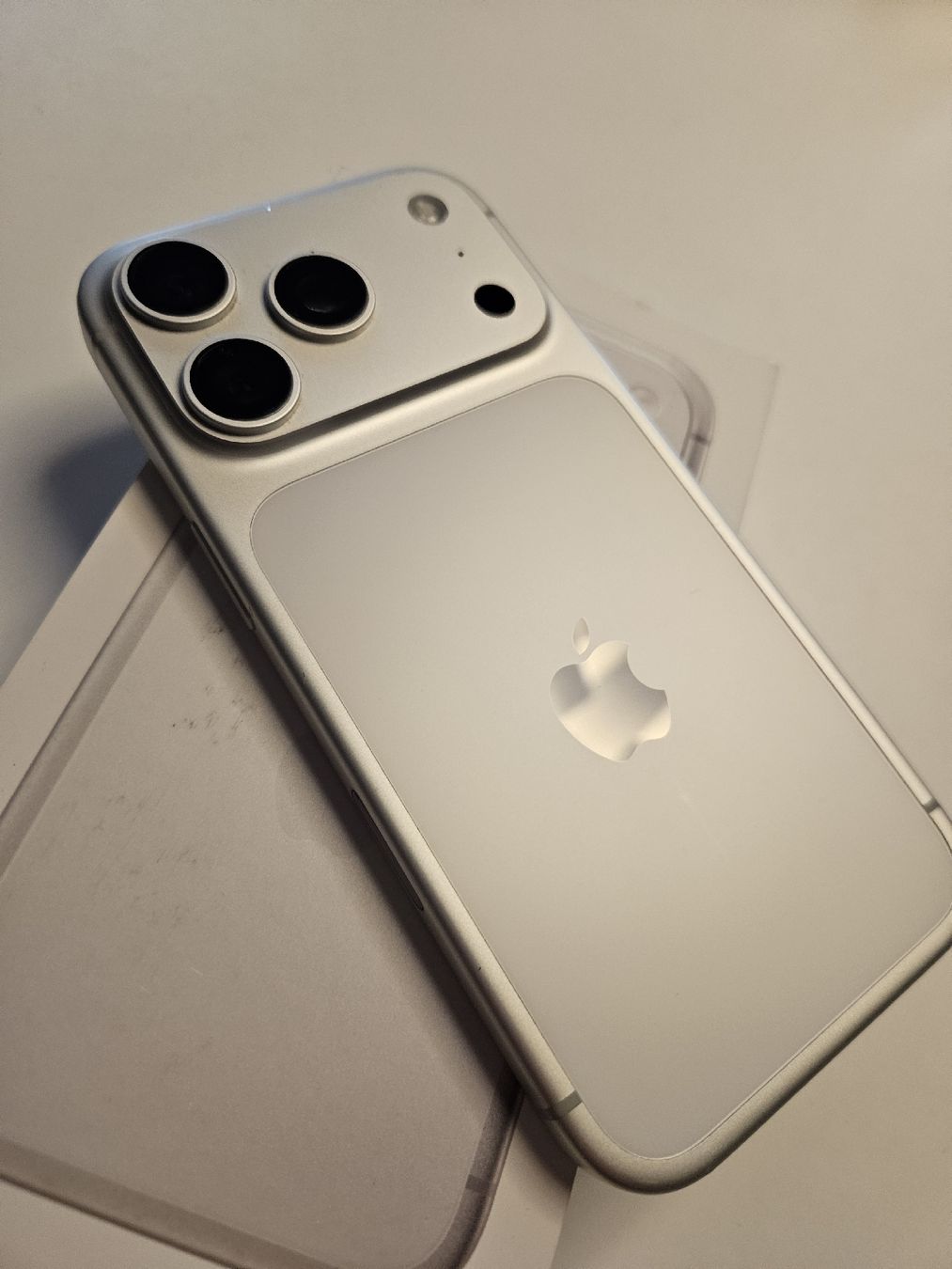 Apple Handys / Smartphones: Iphone 17 pro 256gb Silber – Gebraucht aus Küsnacht ZH von designwelt