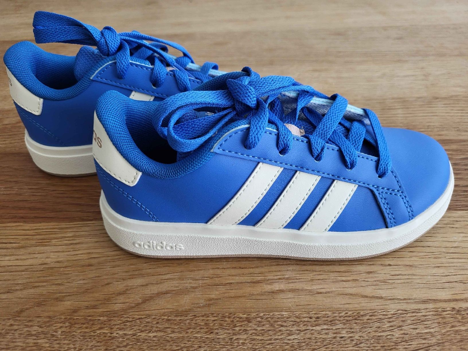 Adidas Schuhe für Jungen: Adidas Kinder Sneaker blau Grösse 29 NEU – Neu und originalverpackt aus Dietlikon von Yul_yy9w
