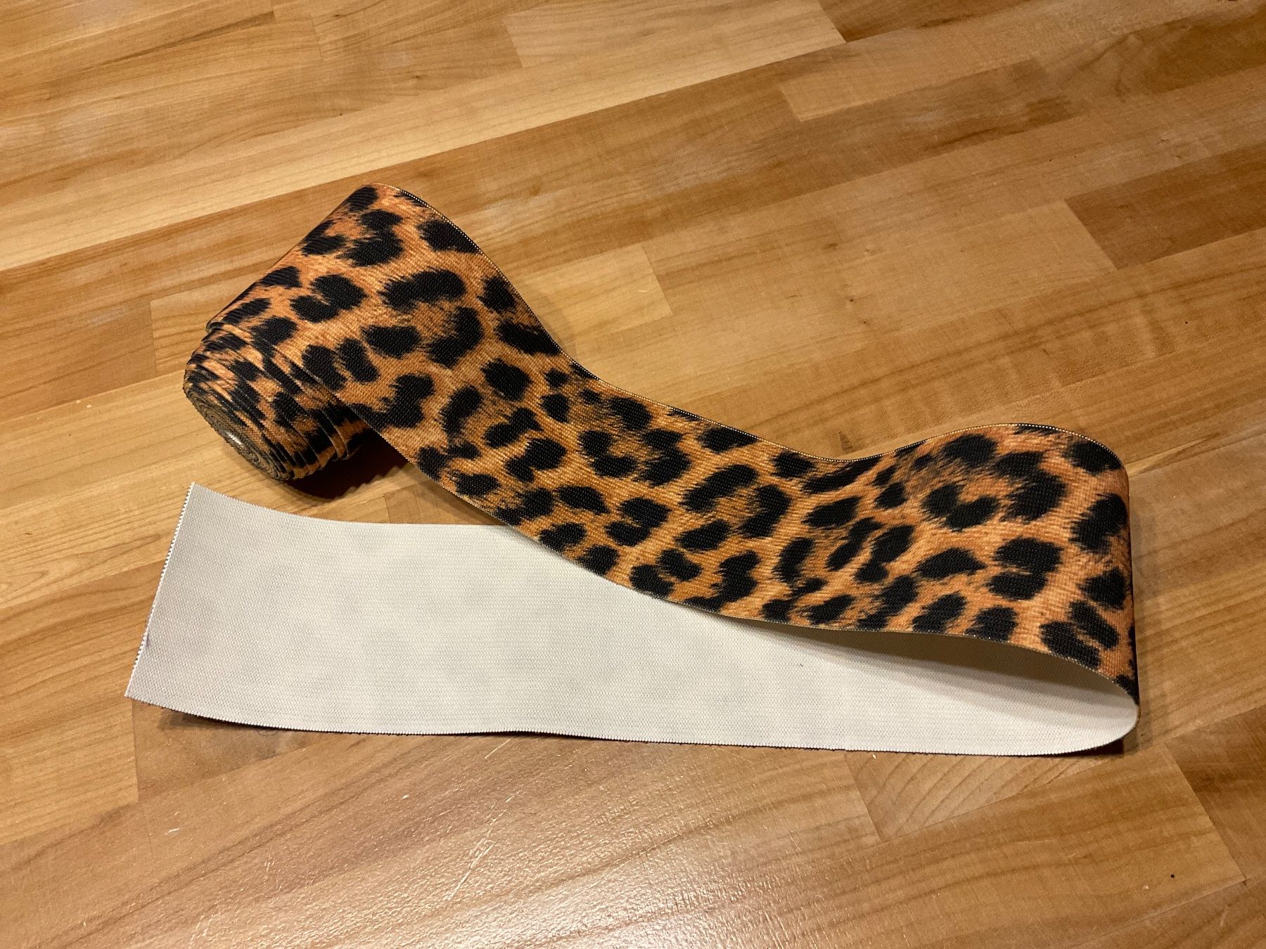 Tessuti: Gummiband mit Leopard Safari Muster / 3 Meter lang – Usato da Rümlang venduto da euqinom16