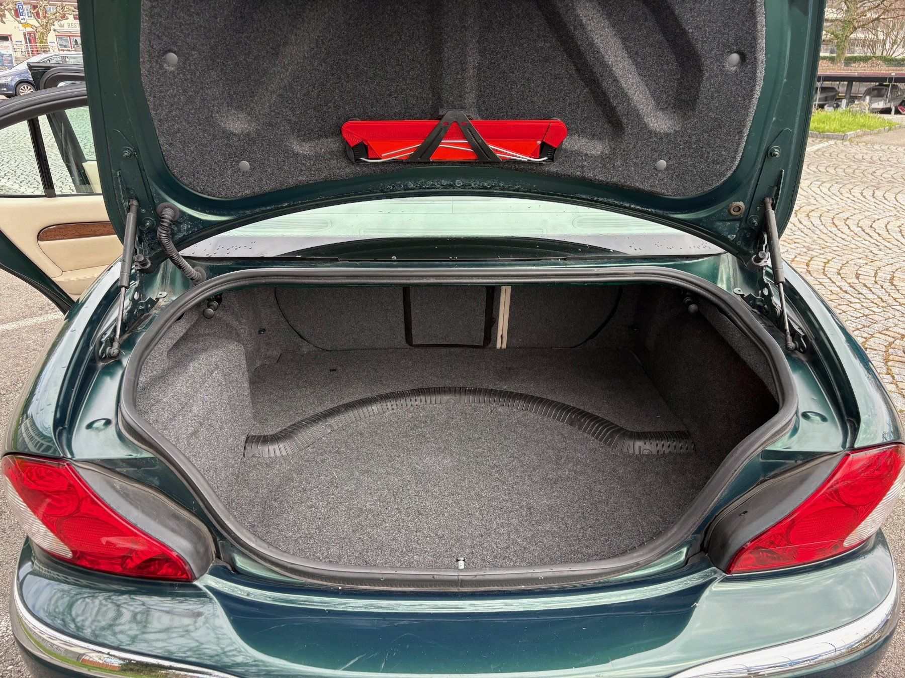 Jaguar Automobili: Jaguar X-Type 3.0 V6 – Difettoso da Männedorf venduto da hgclk00 7