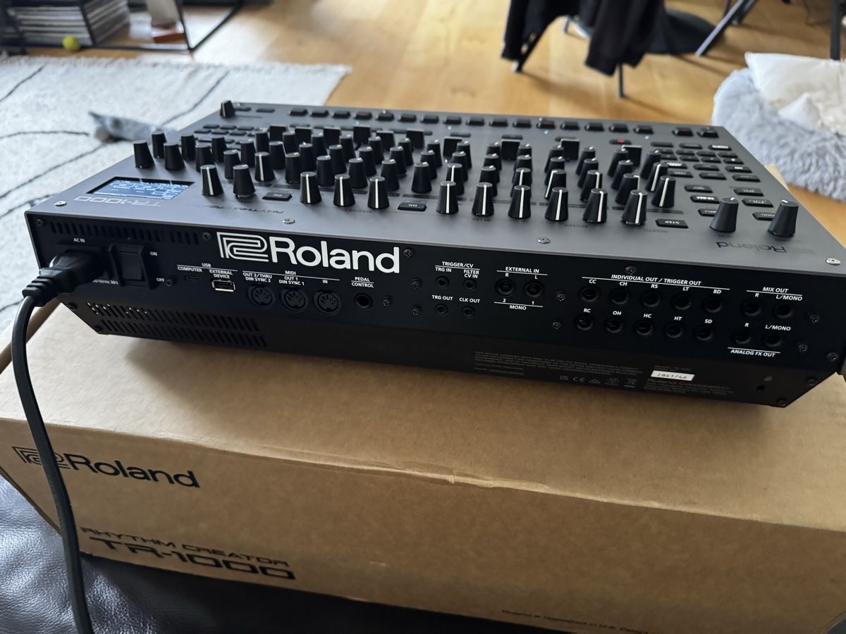 Roland Musikinstrumente: Roland TR-1000 - Rhythm Creator Drummachine – Neu (gemäss Beschreibung) aus Zürich von 1cut2 3