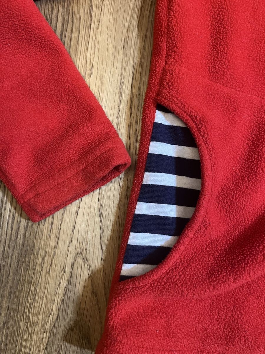Maglioni & Felpe: 128cm Quality Fleece Jacket, 8A, Red & Navy – Usato da Zürich venduto da Alex.Zurich 3