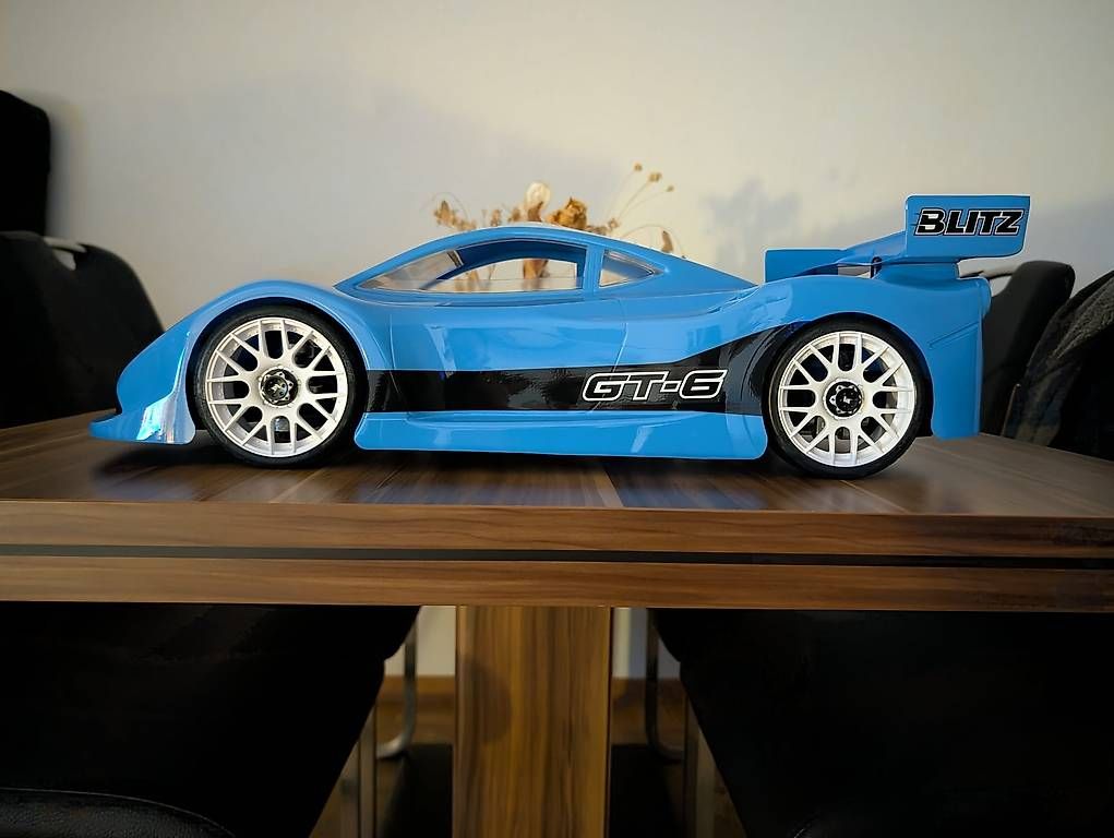 RC Kits de montage: MCD OCTOX 1:8 GT-E Ultimate – D'occasion à Hauptwil par she_ch7h 4
