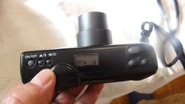 NIKON ZOOM 310 AF ANTIK FILM KAMERA. MIT-FILM-BLITZ OK-LÄÜFT