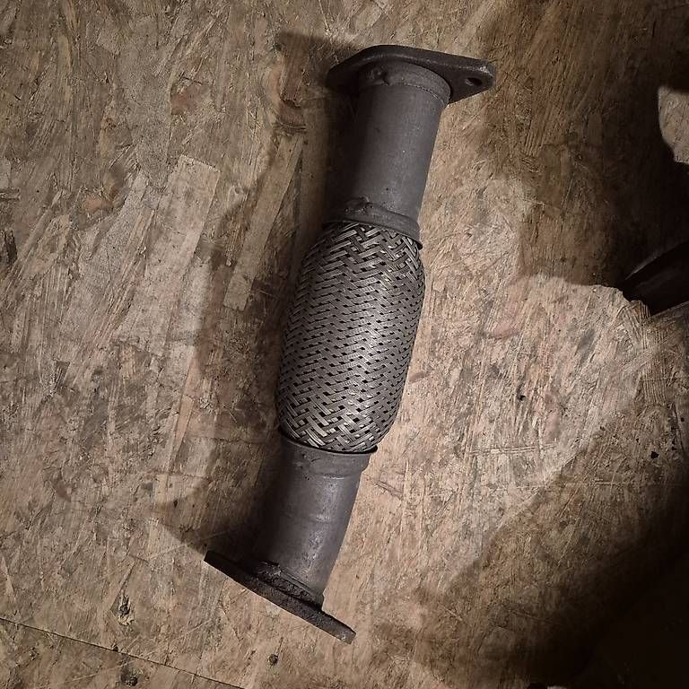 Tutti pezzi di ricambio auto: Ford Focus mk1 ST 170 Teile  – Usato da Münchwilen TG venduto da Gearbox69 1