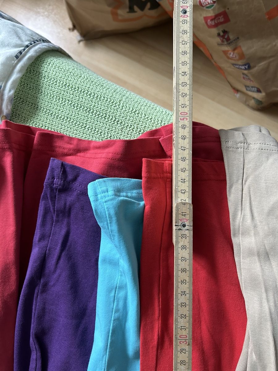 Lotti di vestiti: 5 Träger Shirt – Usato da Rüti ZH venduto da Masken 1