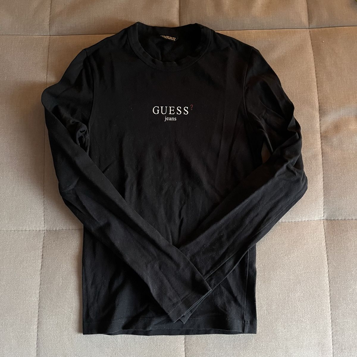 Guess T-shirt: Guess Langarmshirt – Usato da Cunter venduto da tiramisuuu_