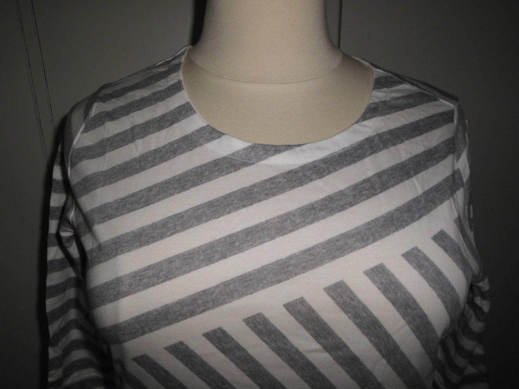 T-shirt: T-shirt blanc/gris rayé T. 46 – Nuovo (secondo la descrizione) da Marin-Epagnier venduto da Madja 1