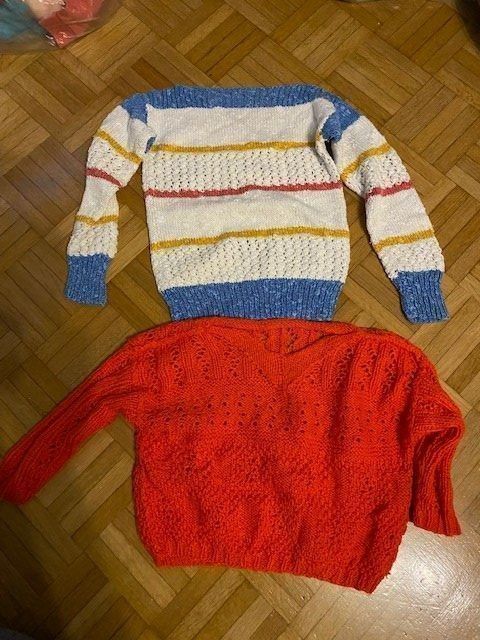 Lotti & Set di vestiti: Kleiderset Mädchen Grösse ca. 116/122 handgestrickte Pullove – Usato da Emmen venduto da Aribini