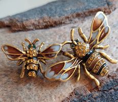 Hübsche Brosche Biene Hummel