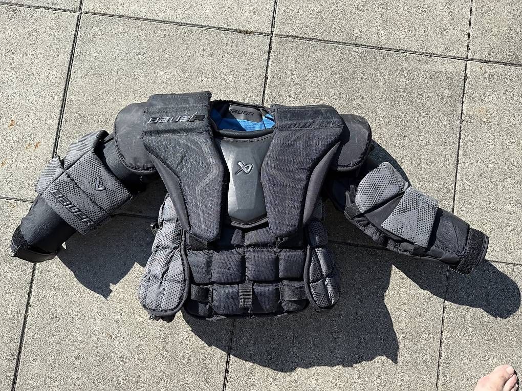 Schutz & Schoner: Bauer Elite Brustpanzer Torhüter Junior – Gebraucht aus Kappel SO von Seja