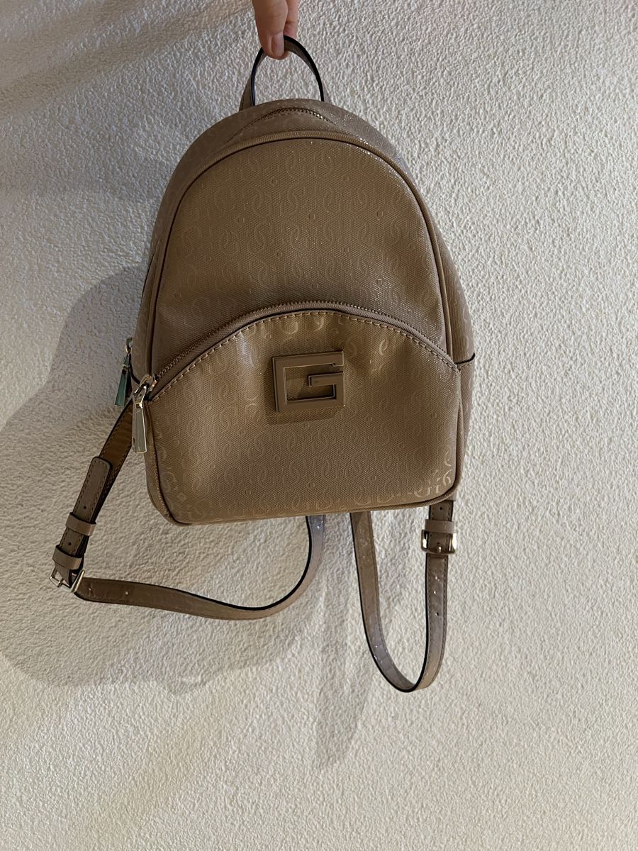 Guess Zaini: Rucksack Guess beige Lackleder Damen – Usato da Altenrhein venduto da jus_mx89