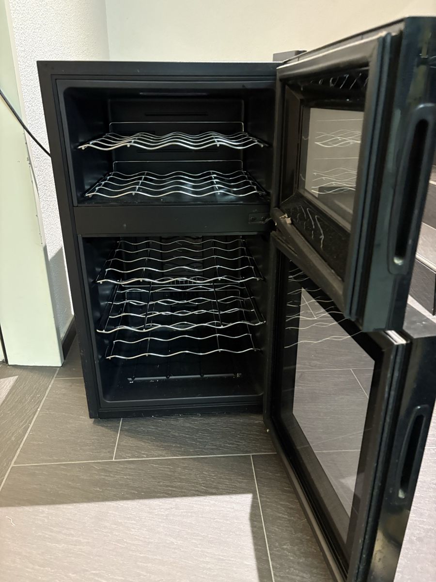 Frigoriferi: Weinkühlschrank – Usato da Horgen venduto da Laurent01112
