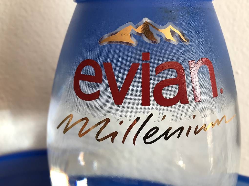Altro in Stoviglie & Bicchieri: Bottiglia Evian Millenium, edizione limitata – Usato da Vezia venduto da Curzio83 1