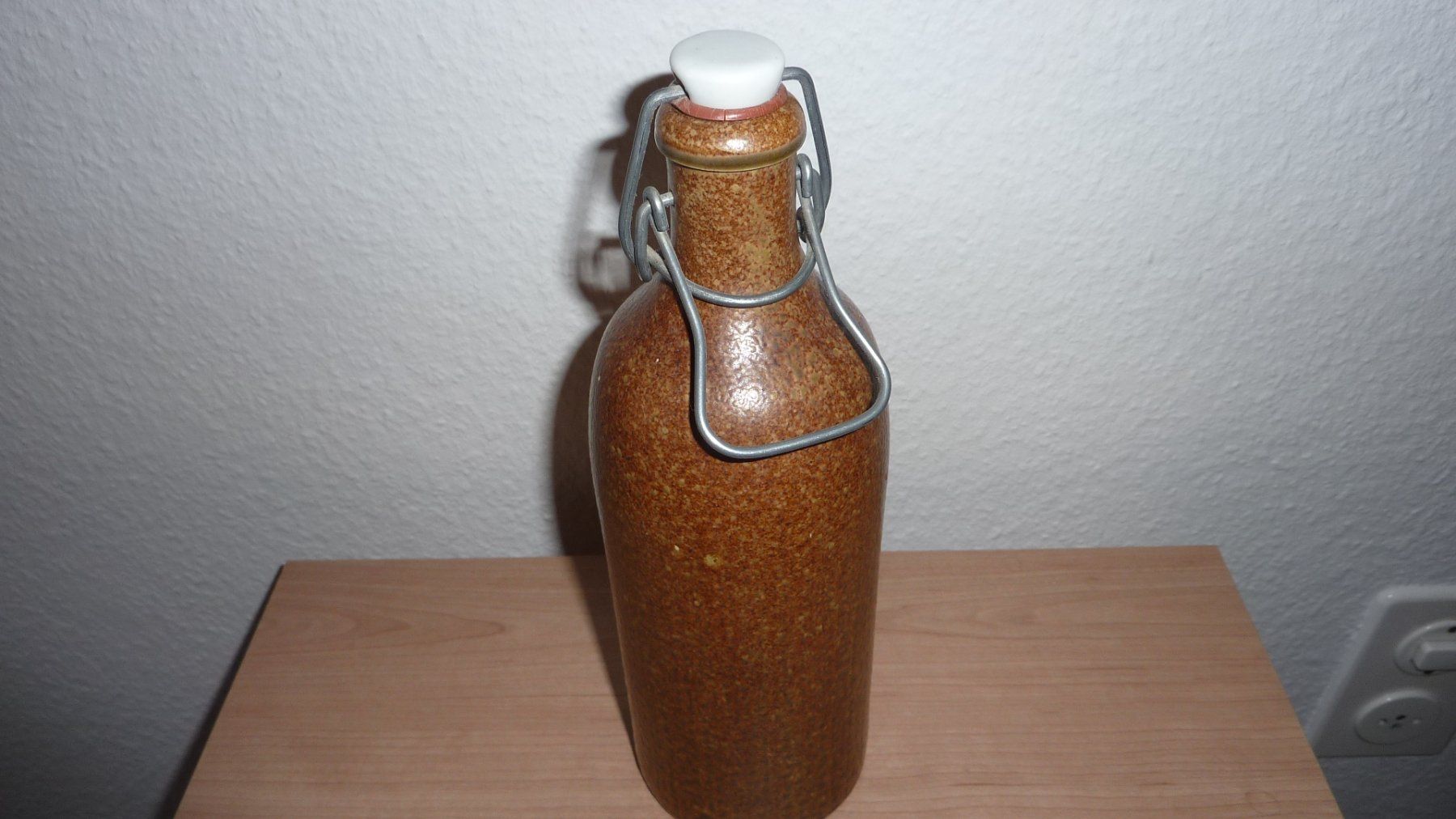 Bicchieri, Caraffe & Bottiglie: braune bügelflasche – Nuovo (secondo la descrizione) da Füllinsdorf venduto da pmarkus