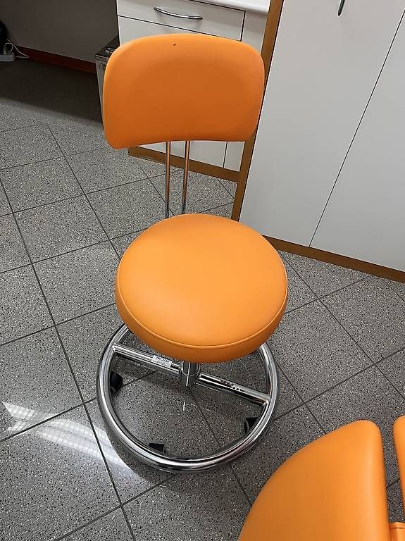 Sgabelli: Sgabello professionale da studio medico – Usato da Ligornetto venduto da jennyebe