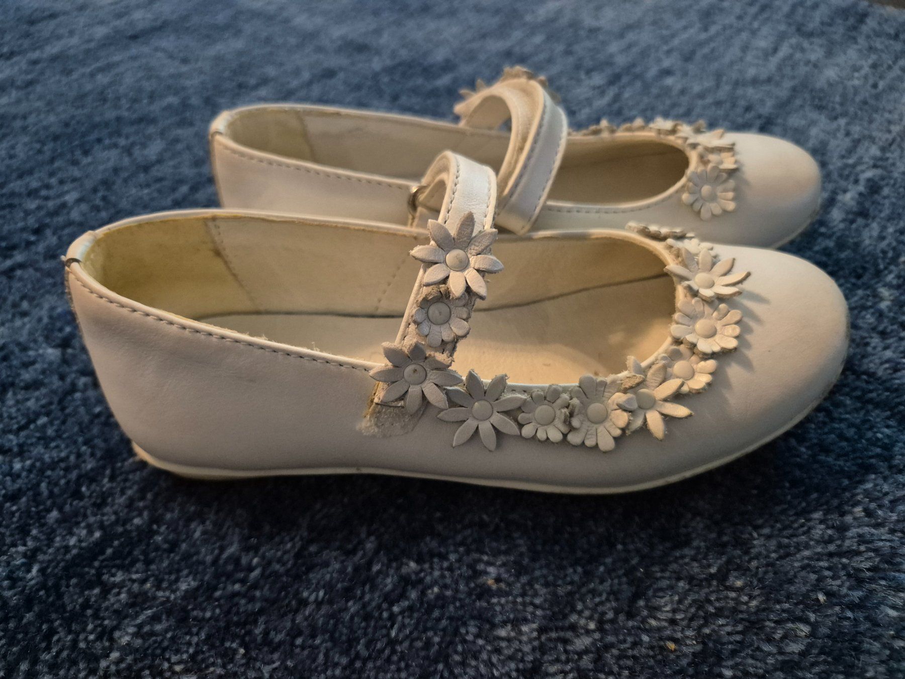 Primigi Scarpe per ragazze: Weisse Schuhe mit Blumen, Grösse 30 – Usato da Altendorf venduto da MiriCaj 1