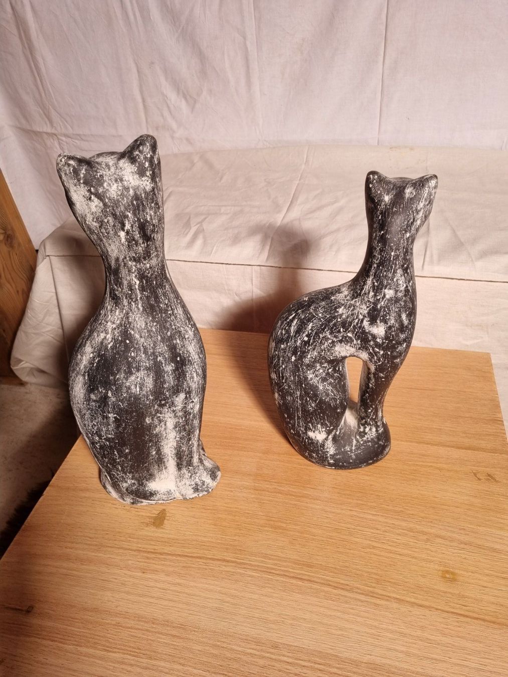 Figuren: 2 kunstvolle Keramik Katzen im Set – Gebraucht aus Fürstenaubruck von PizBeverin2018 1