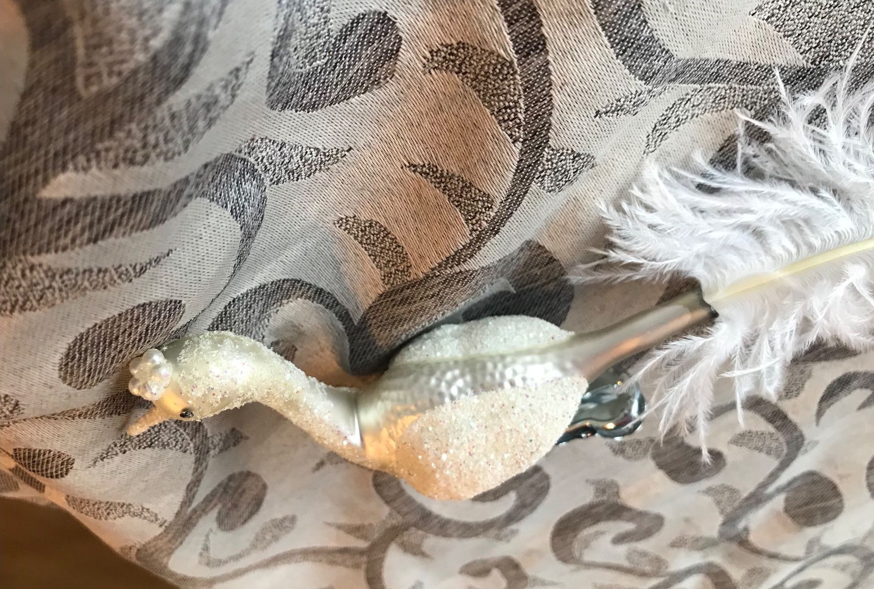 Tutte le decorazioni: elfenbeinfarbener Vogel, Pfau Schwan – Nuovo e nell'imballaggio originale da Alpnach Dorf venduto da marvo 1
