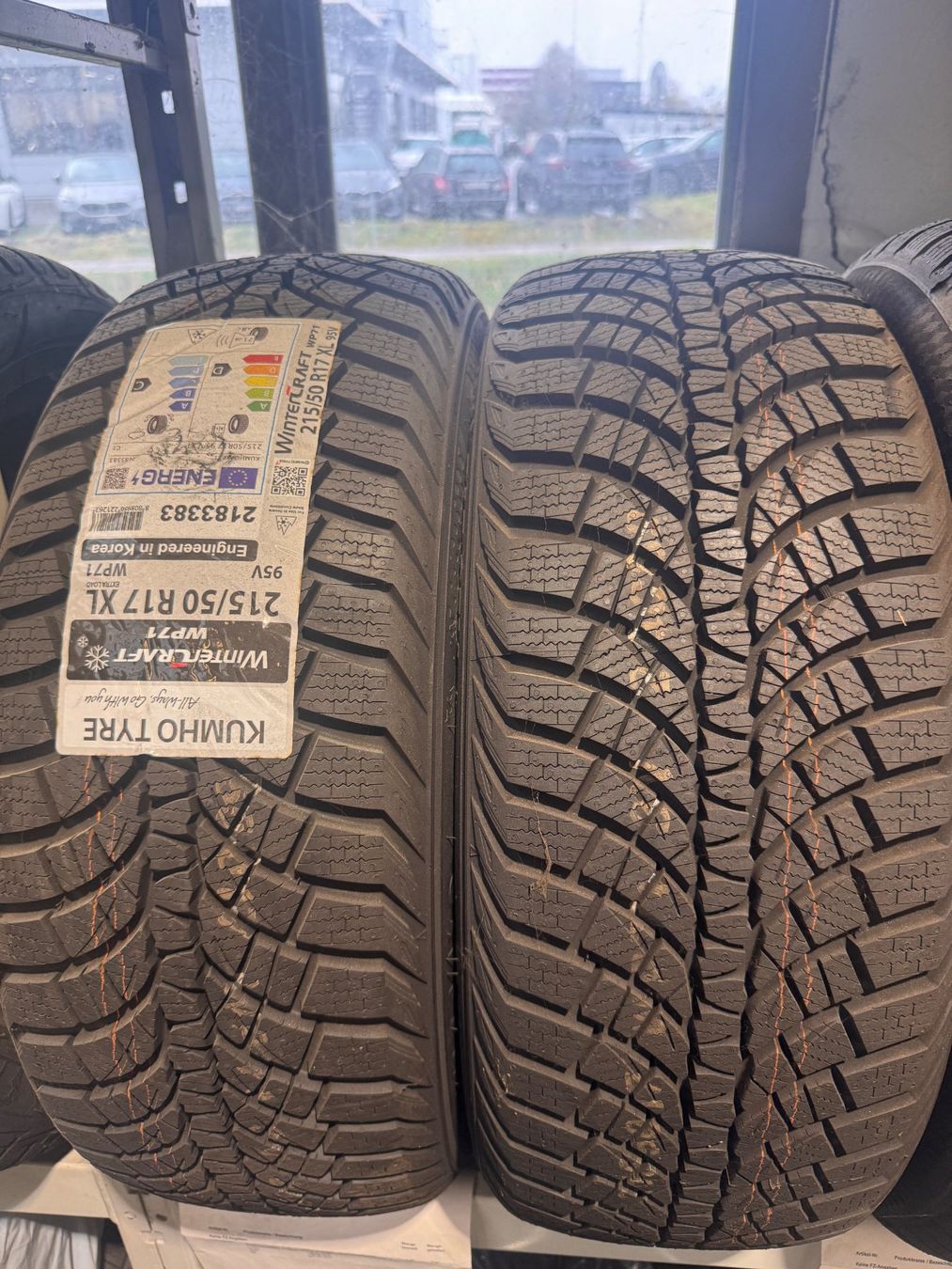 Kumho Pneumatici & Ruote complete: 215/50R17 KUMHO – Nuovo e nell'imballaggio originale da Schwerzenbach venduto da PascalHegglin
