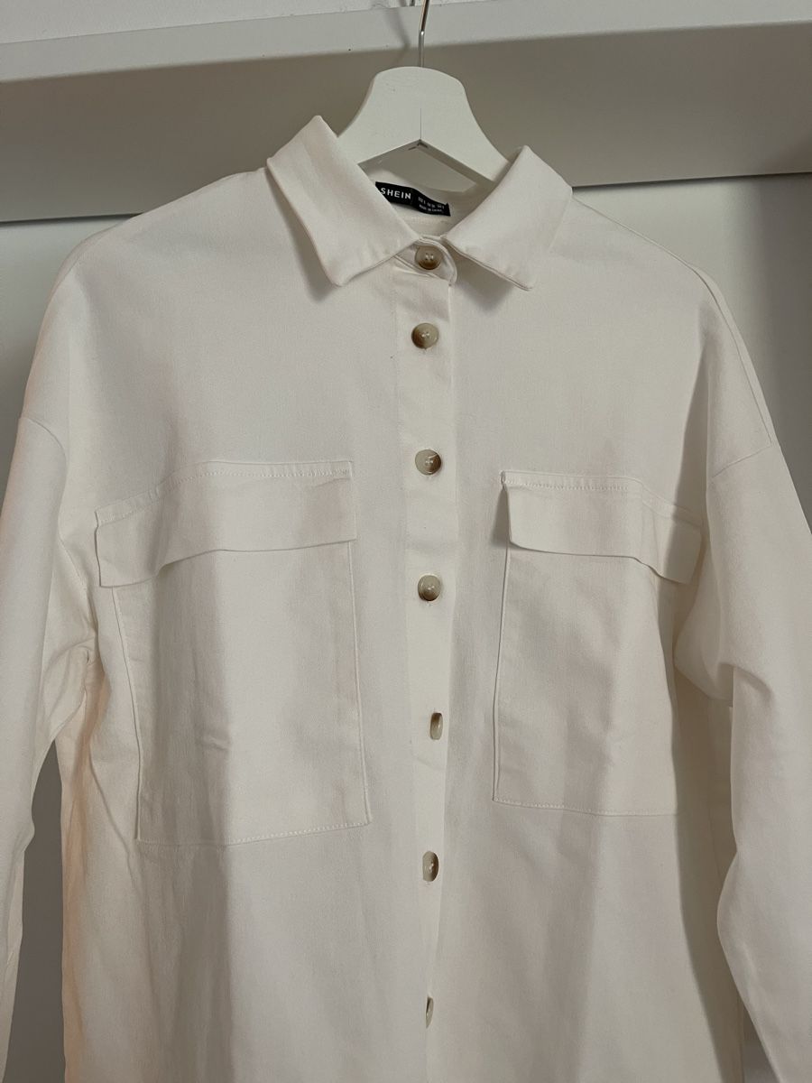 Shein Camicette: Bluse weiss Oversize braune knöpfen – Usato da Bremgarten AG venduto da arl_8nbf 1