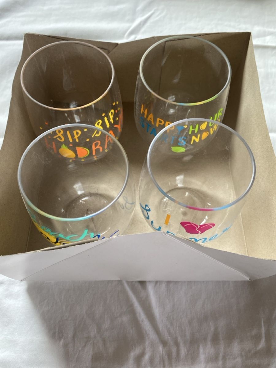 Bicchieri: Summer Themed Plastic Wine Glasses Set, 4x, New – Nuovo e nell'imballaggio originale da Buttikon SZ venduto da Maxwelltime 4