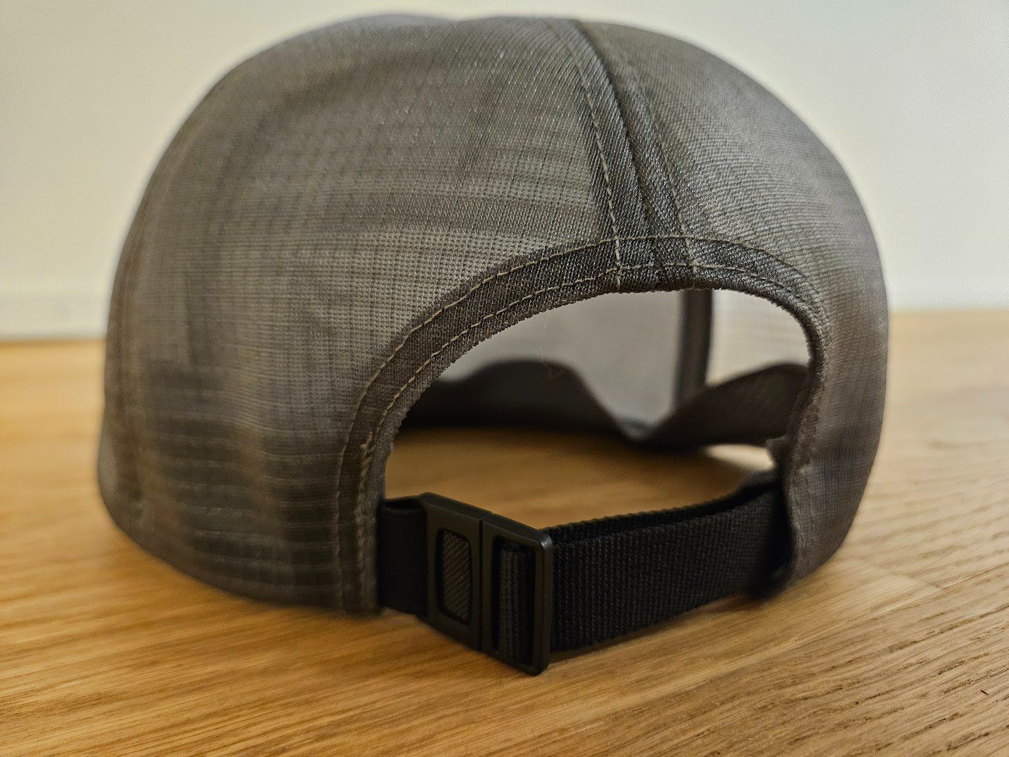 Arcteryx Copricapi, berretti & cappellini: Arc’teryx Performance Trucker Hat – Solitude/Void – Nuovo (secondo la descrizione) da Luzern venduto da hexagon 3