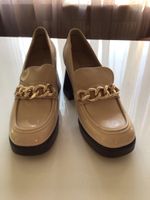 Catwalk Lack Schuhe Beige mit Goldkette Gr. 40