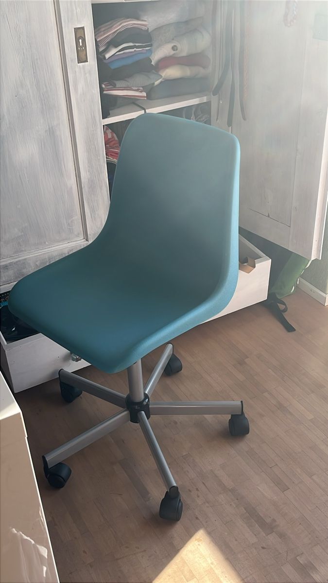 Ikea Chaises: Bürostuhl blau – D'occasion à Dagmersellen par mas_zpx9 2