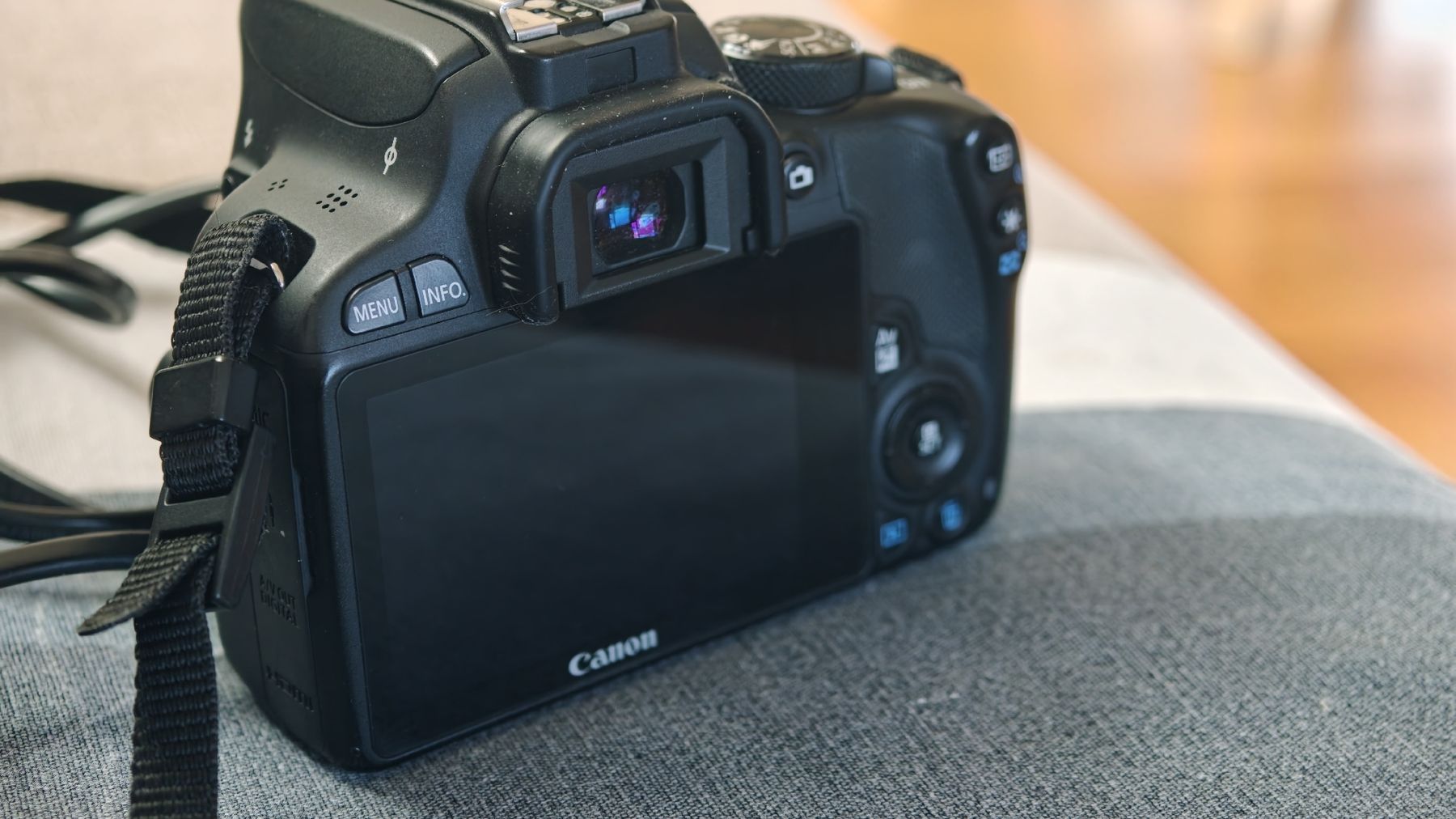 Canon Kamera: Canon EOS 100D Spiegelreflexkamera mit Objektiv  – Neu (gemäss Beschreibung) aus Zürich von Steffen_21 1
