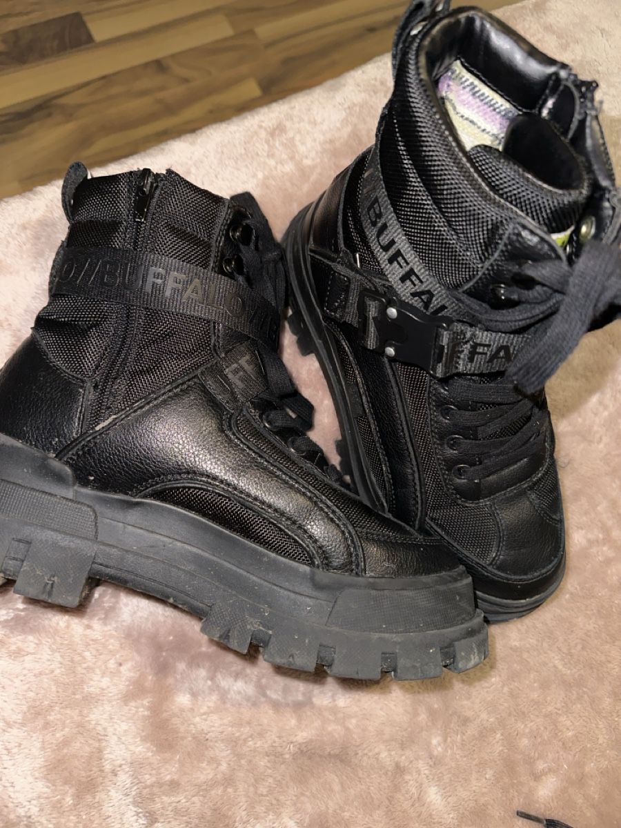 Chaussures femmes: Buffalo Stiefel  – D'occasion à Pratteln par nah_v6j7 2