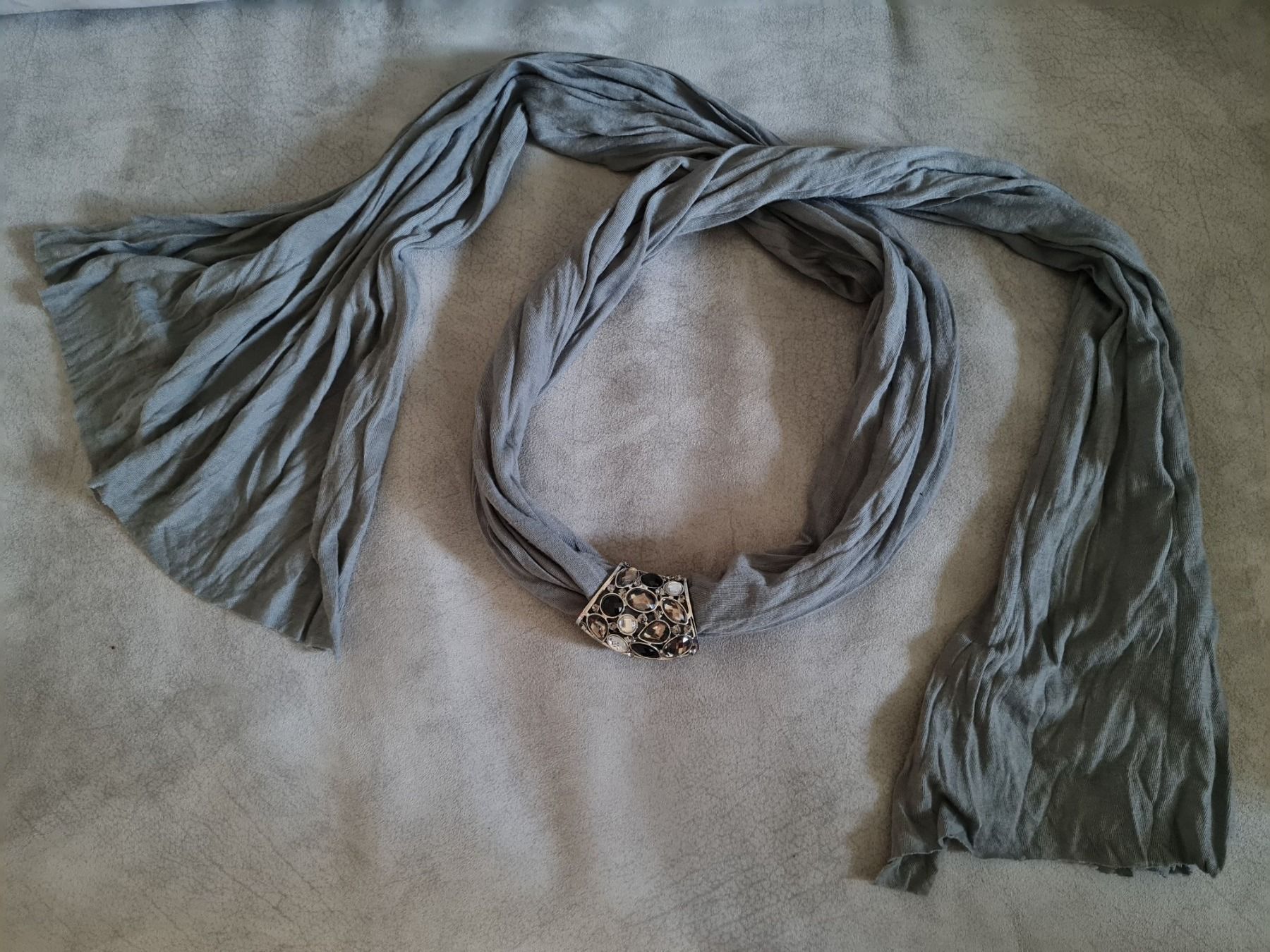 Foulard & Sciarpe: Grauer Schmuck-Schal – Usato da Zürich venduto da chralo 1
