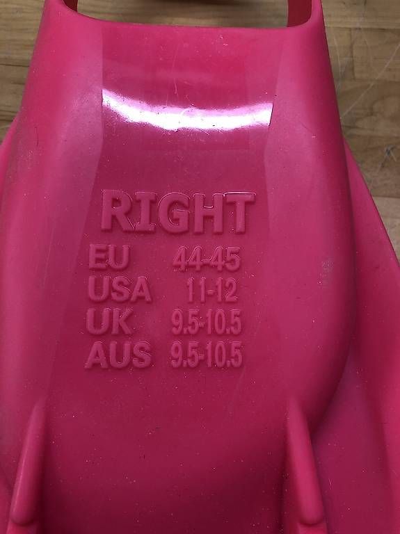 Pinne, Maschere & Boccagli: 2 neue Schmimmflossen,pink EU 44-45 – Usato da Villnachern venduto da focusride 1