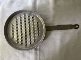 Altes Spätzlesieb mit Griff Pat. Jdeal 81594, D. 21