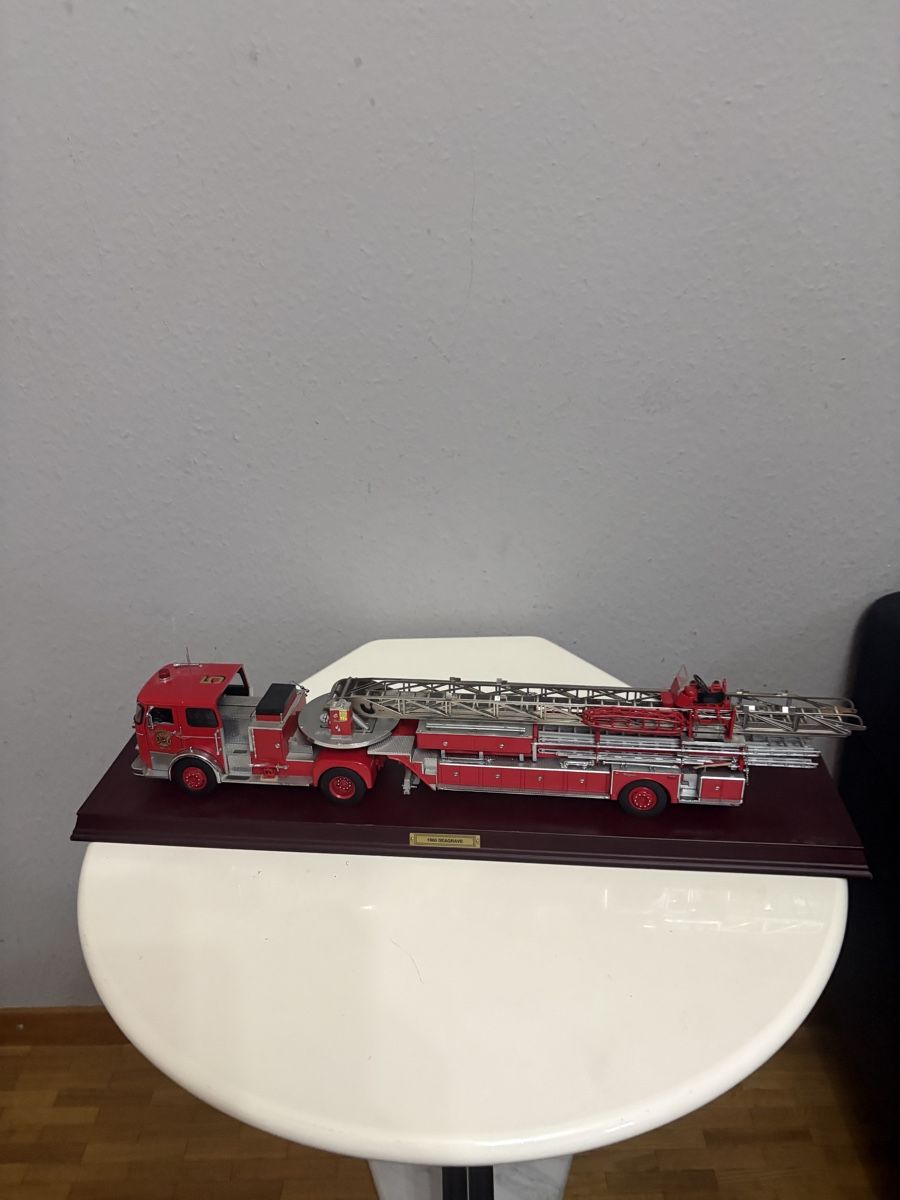 Kits de montage: Grande camion de pompiers  – D'occasion à petit lancy par FerreiraLuis
