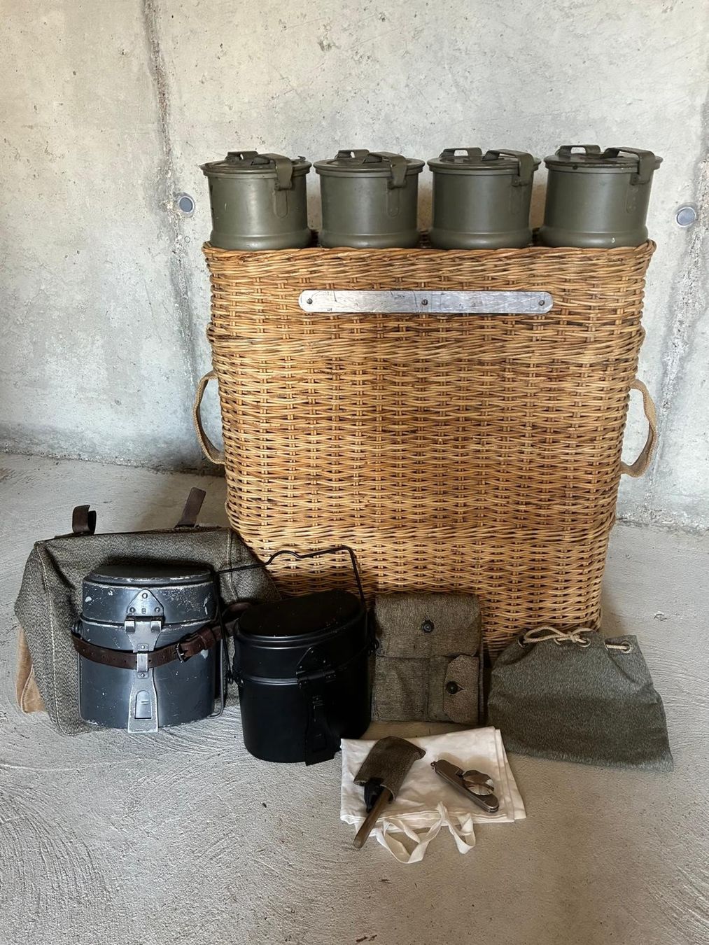 Lotti di vestiti: Diverse Armeesachen – Usato da Altbüron venduto da zet_pnw5