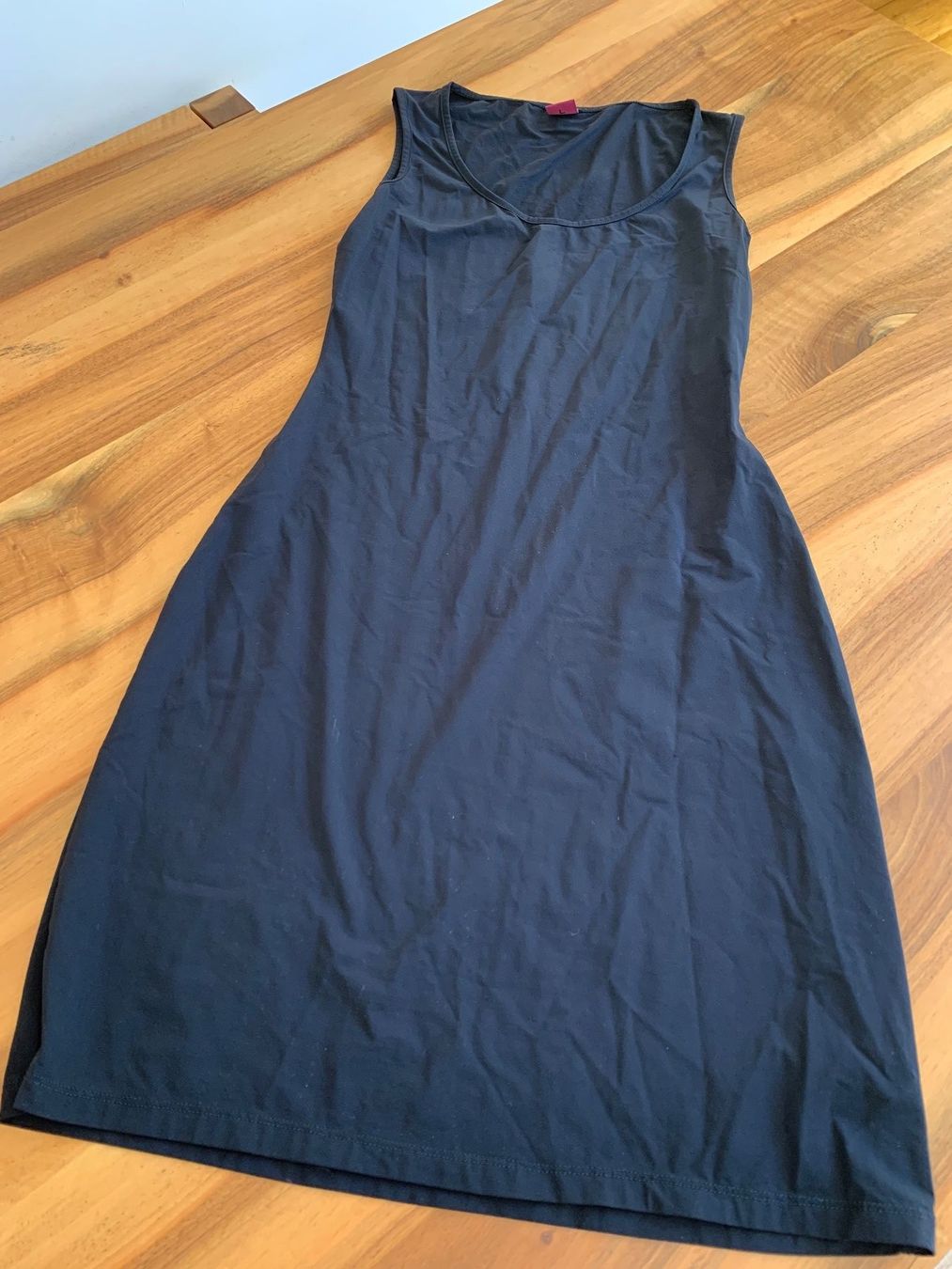 Vestiti: SAVE THE QUEEN schwarzes Basic Kleid Gr. L – Usato da Meiringen venduto da snahhanssnah