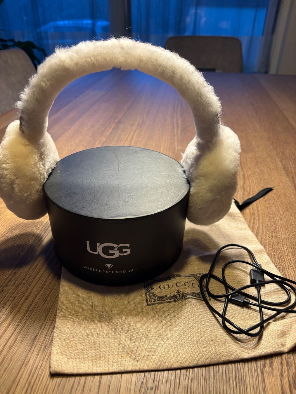 Ugg Copricapi, berretti & cappellini: UGG Ohrenwärmer - Wireless Earmuff NEU – Nuovo e nell'imballaggio originale da Pfäffikon ZH venduto da Juckerli 3