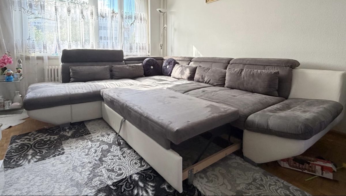 Sofas: Ecksofa grau/weiss mit Bettfunktion – D'occasion à Lausen par Beenii_1990 2