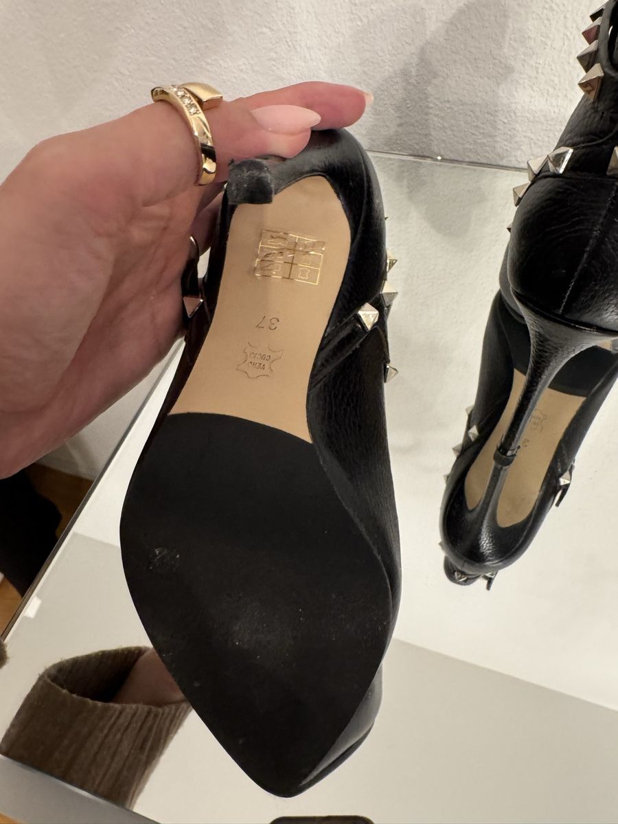 Scarpe da donna: Schwarze Lederstiefeletten, Gr. 37, mit Nieten – Usato da Lachen SZ venduto da gugi2019 3