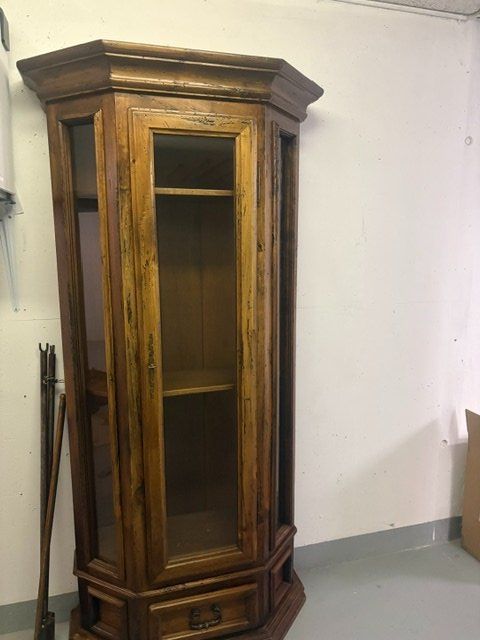 Armadi: Eckschrank Vitrine Holz massiv mit Glasfront – Usato da Oberägeri venduto da Brand_for_you