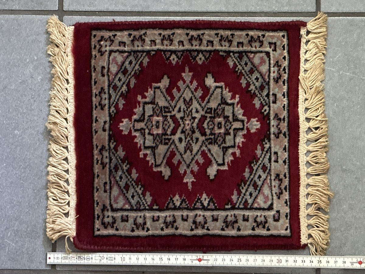 Tappeti: kleiner Orientteppich mit Fransen 36x30cm – Usato da Zürich venduto da Chaeffeler