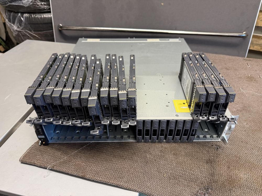 NetApp DS4246 mit 24 Festplatten, Top Zustand! (Gebraucht) in Zürich ...