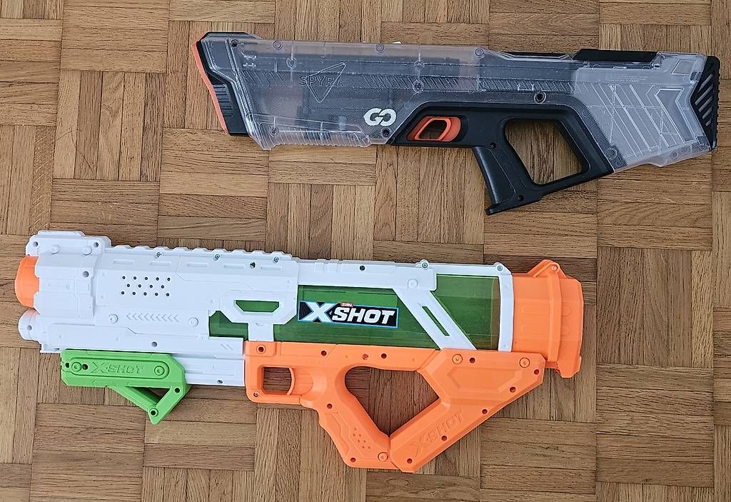 Jouets: Wasserpistole  – D'occasion à Münchenbuchsee par Bussistyle