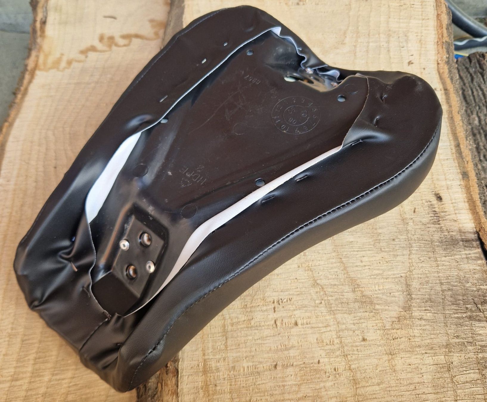 Harley-Davidson Tutti i ricambio per moto: Harley Sportster Sitz – Nuovo e nell'imballaggio originale da Dorf venduto da Messer-Schweiz 1