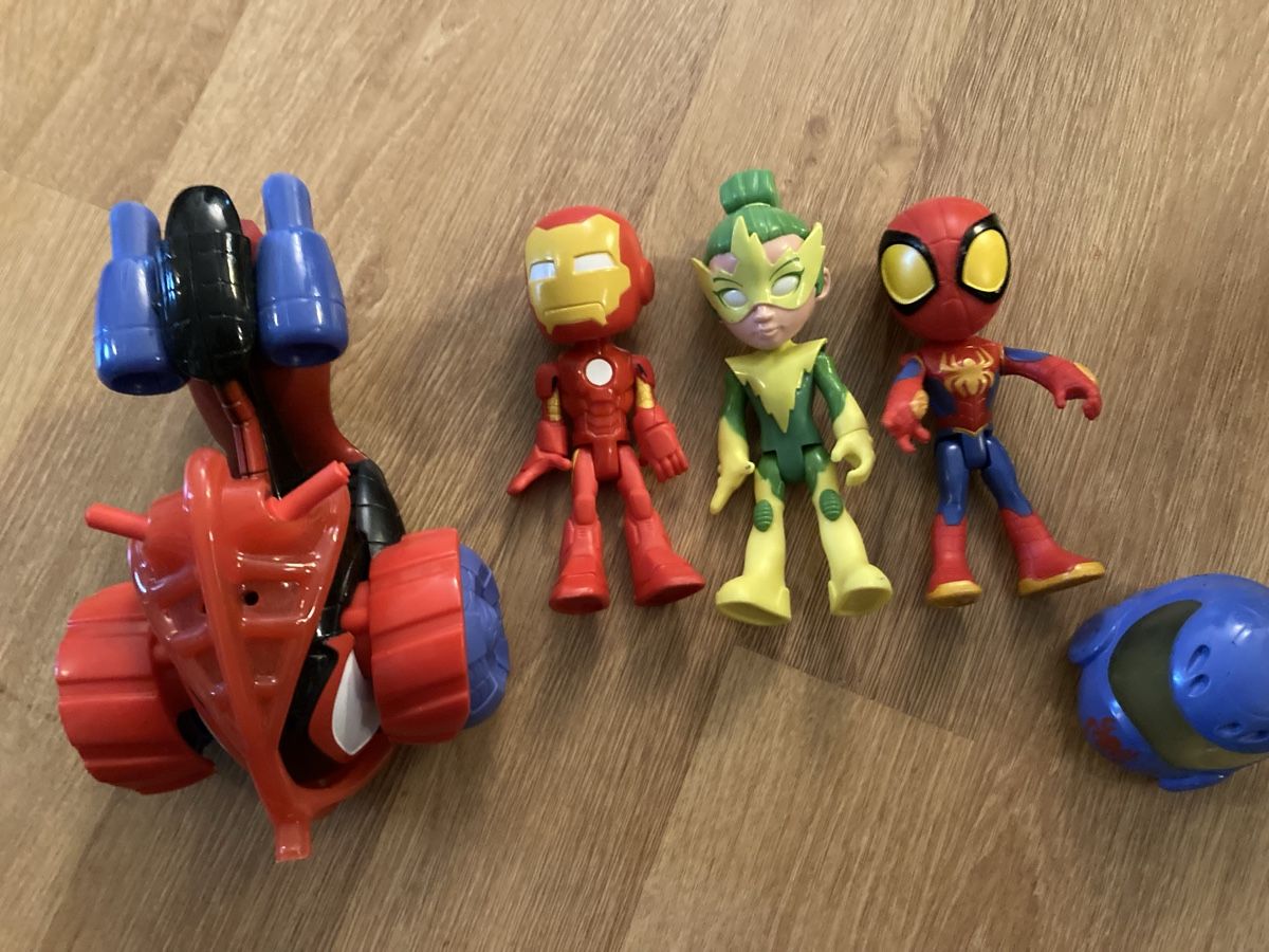 Spielzeuge: Spidey Figuren plus Motorrad – Gebraucht aus Emmenbrücke von JJ_89 1
