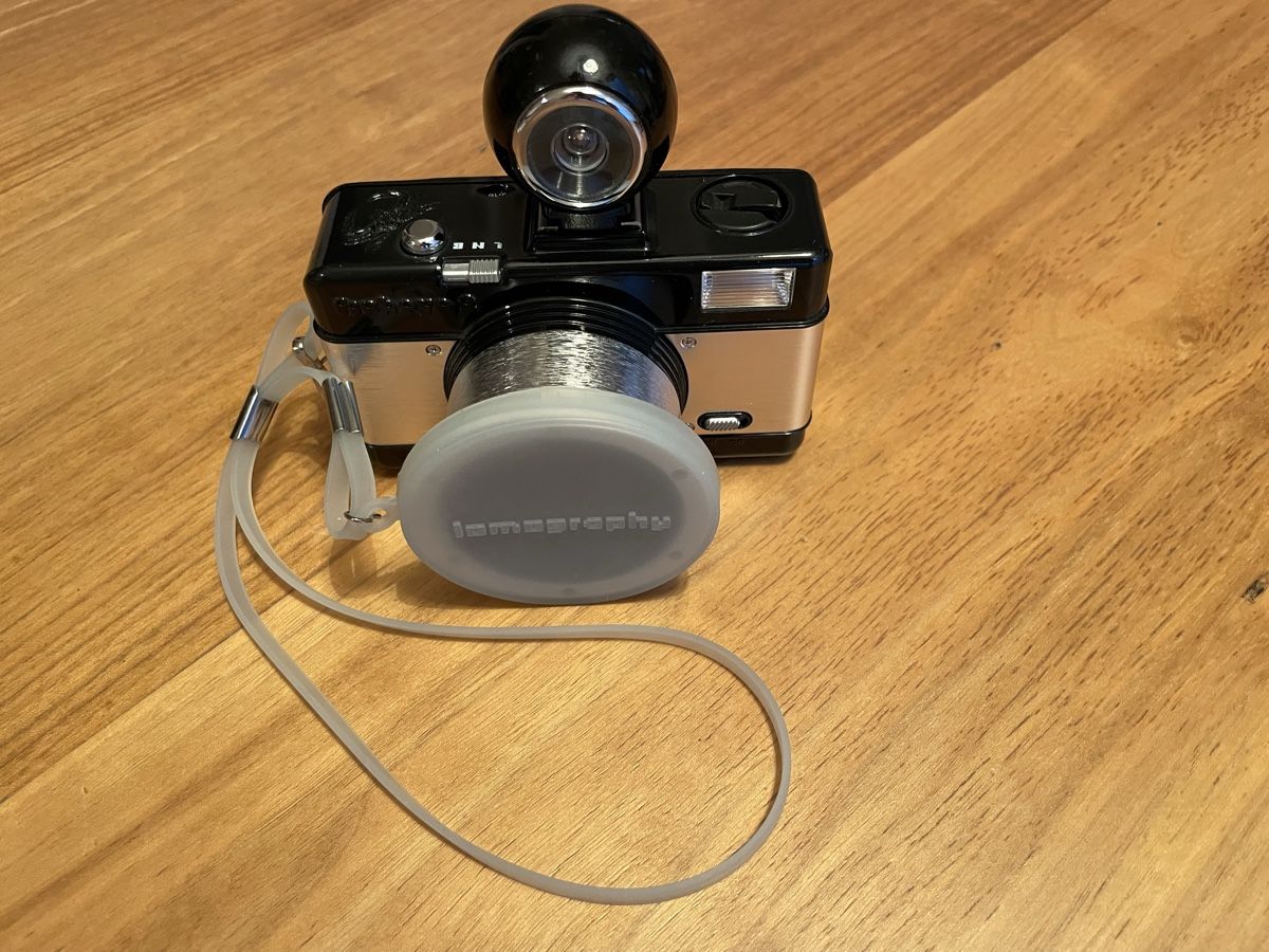 Fotocamera: Fisheye 2 Kamera mit Ringblitz & Circle Cutter I Lomograph – Nuovo e nell'imballaggio originale da Russikon venduto da stemmi01 1