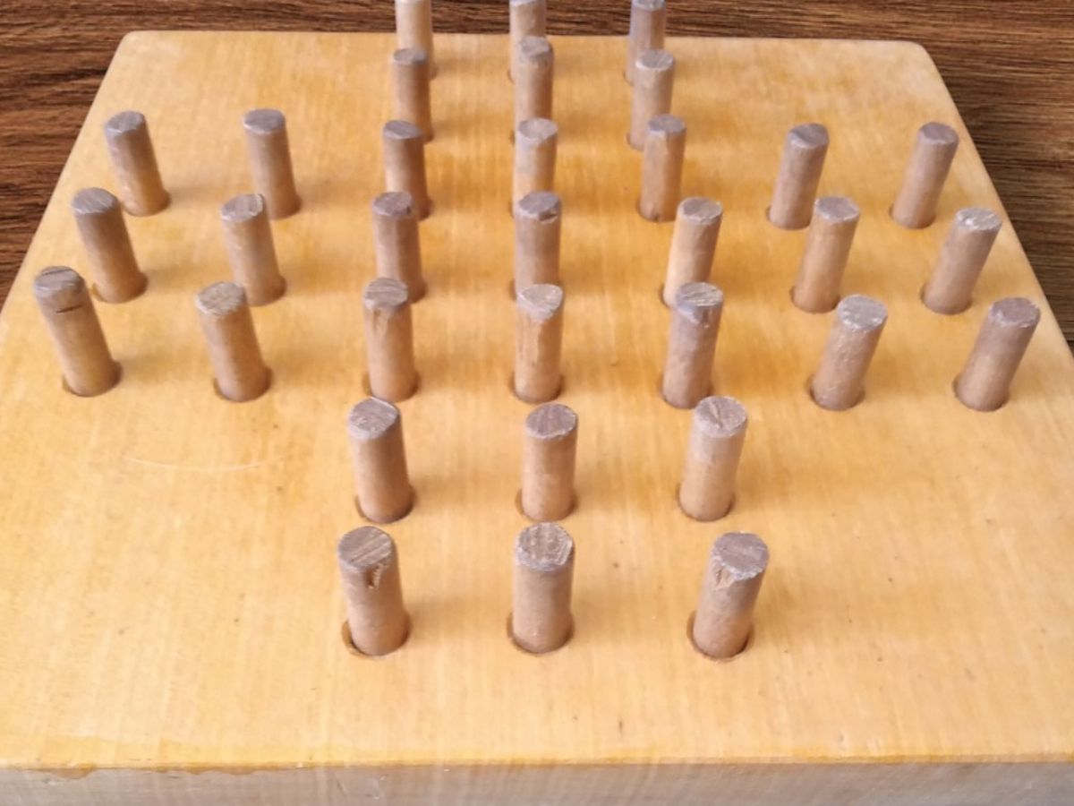 Giochi: Solitär Brettspiel Holz mit Murmeln & Stäbchen – Usato da Kilchberg ZH venduto da hobbysale01 1